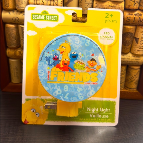Sesame Street, Big bird & friends. Intertek LED w/ manual on/off switch. new. - Picture 1 of 3
